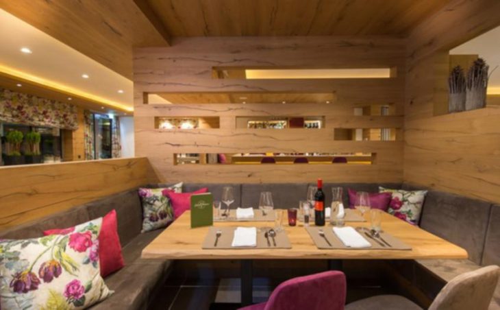 Gruner Baum Hotel, Zell am See, Austria Ski Line
